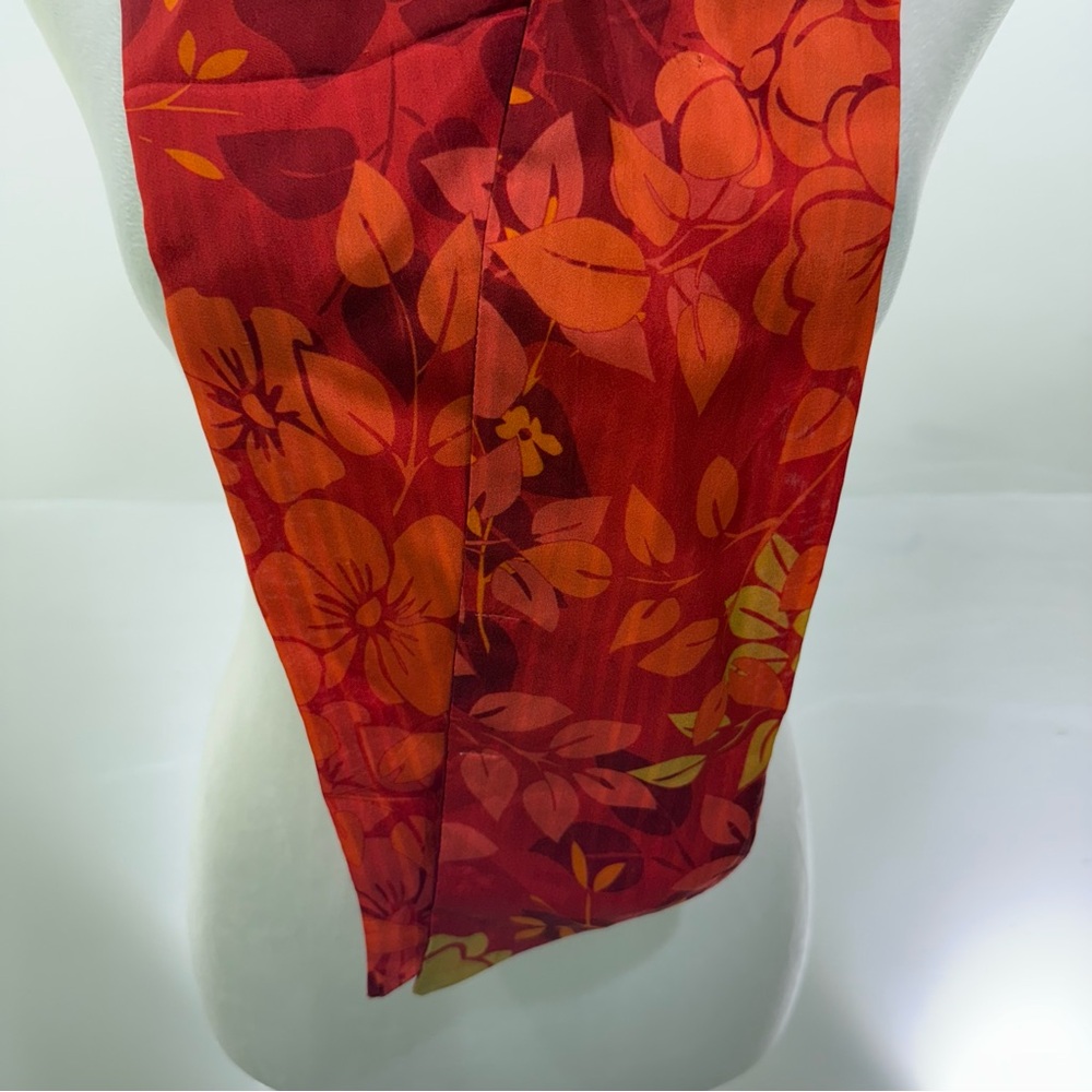 🆕 TOSCEE 100% Silk Red Floral Scarf – Elegant Lightweight - Picture 5 of 8